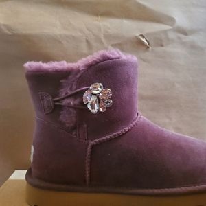 Ugg Mini Bailey Gem button
